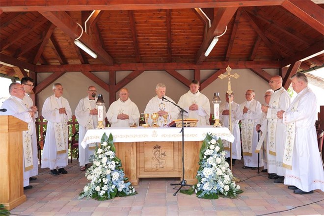 Velika Gospa u Biškupcu: “Marija kao majka Crkve, prati zajednicu svoga Sina, prati sve nas i želi biti s nama.”